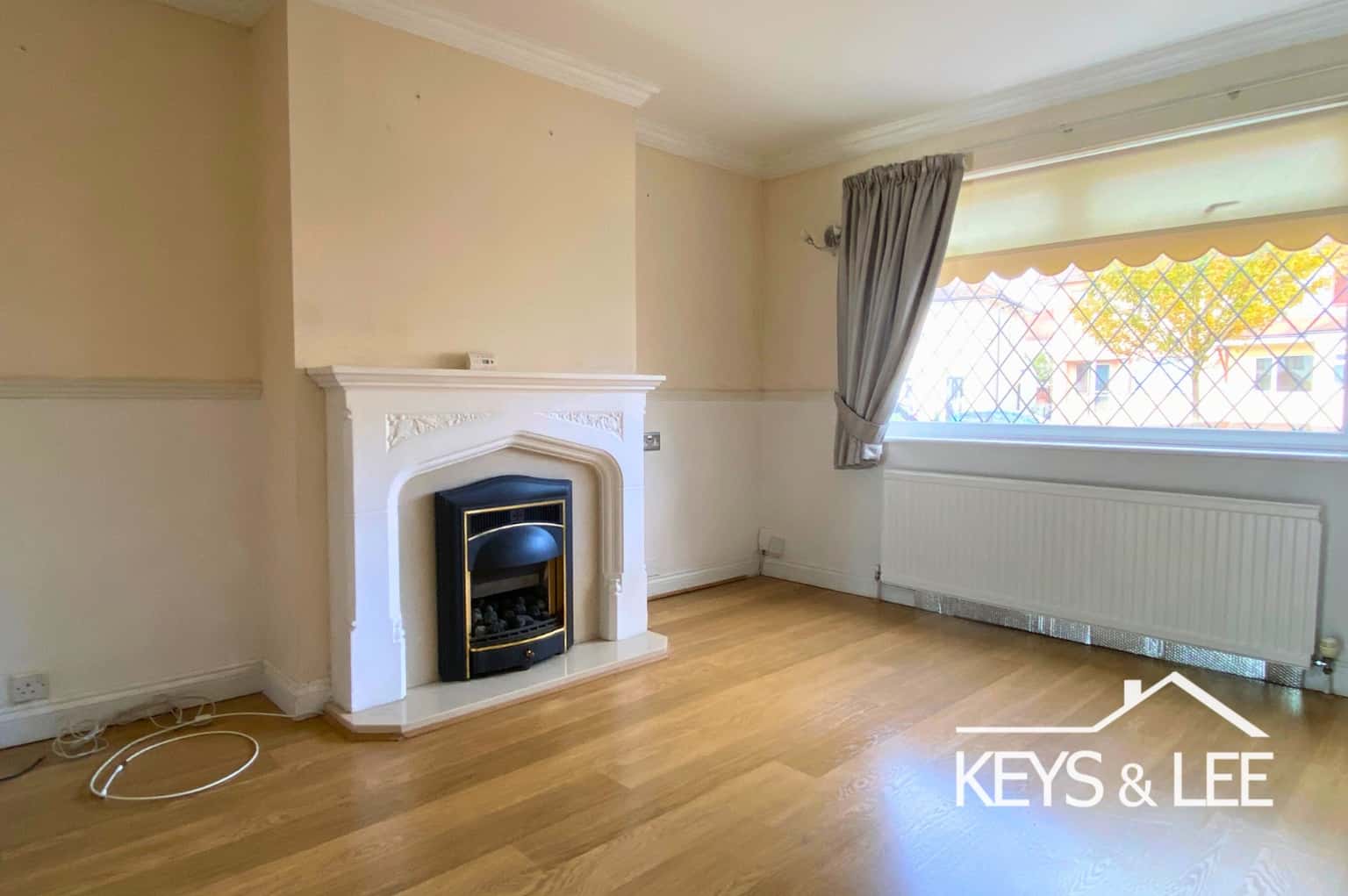 A beautiful & extended 3 bedroom house with conservatory and summerhouse near to Clockhouse School property first image
