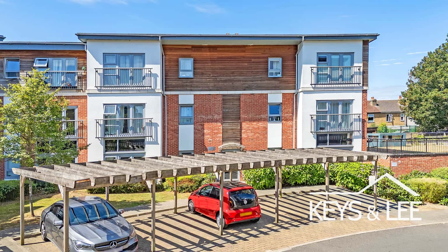 A modern, ground floor 2 bed apartment only 0.7 miles from Romford station, with allocated parking. property first image