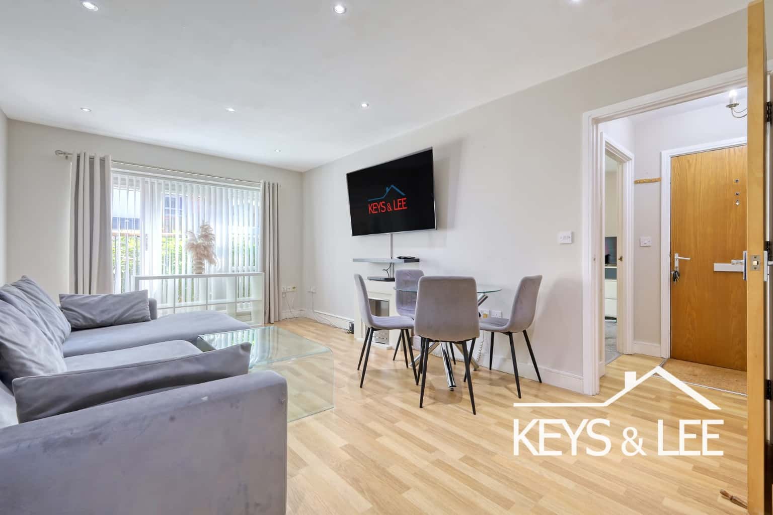 A modern, ground floor 2 bed apartment only 0.7 miles from Romford station, with allocated parking. property first image