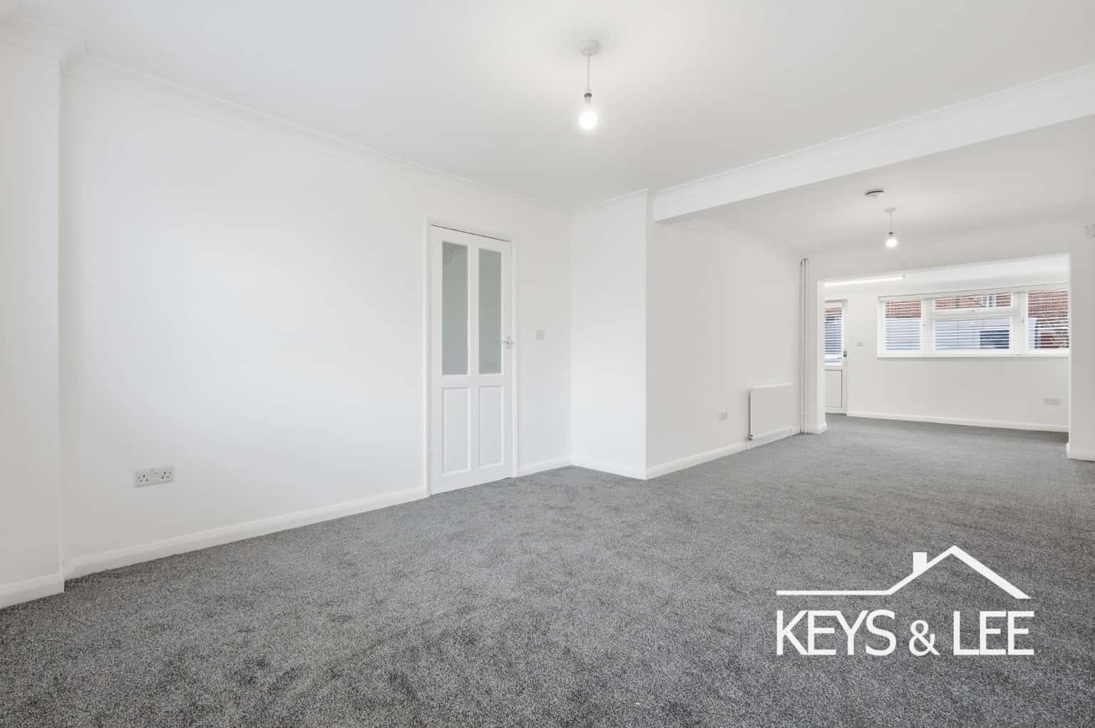 A refurbished and extended 3 bedroom house near to sought after schools and Havering Country Park. property first image