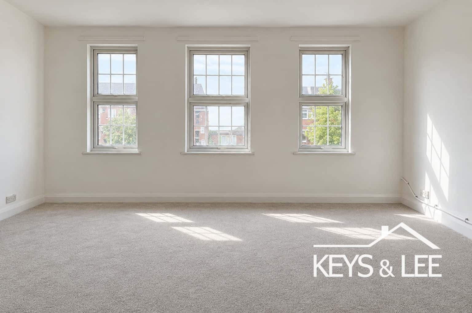 Refurbished 3 bedroom split level flat with large lounge, separate kitchen and spacious bedrooms. property first image