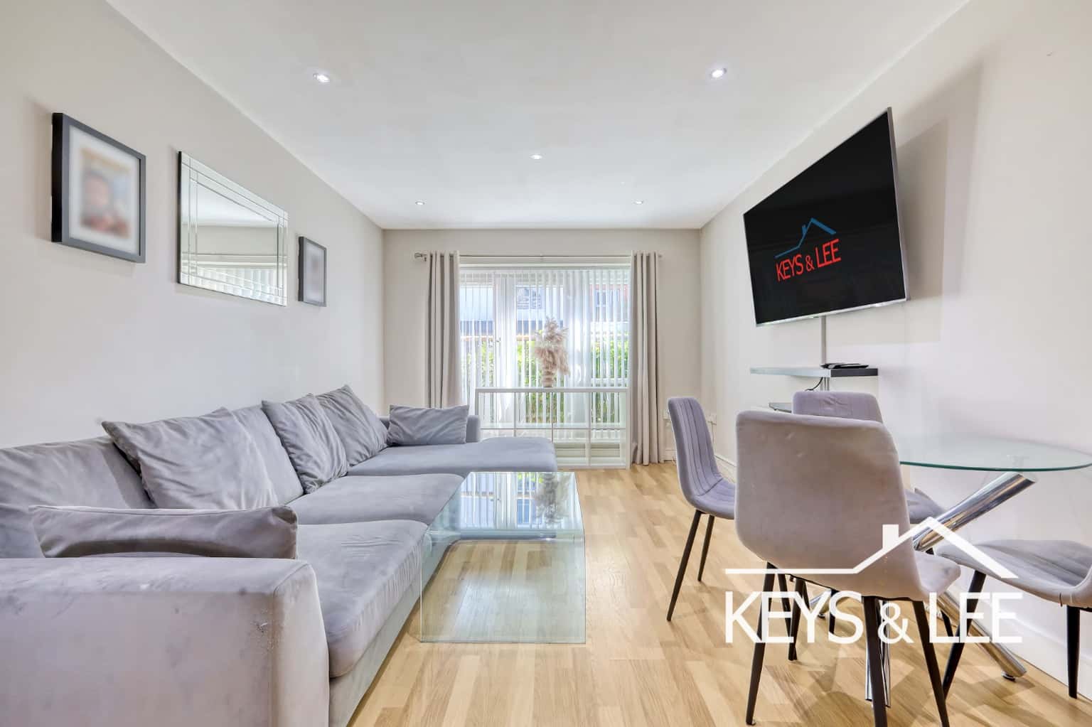 A modern, ground floor 2 bed apartment only 0.7 miles from Romford station, with allocated parking. property first image